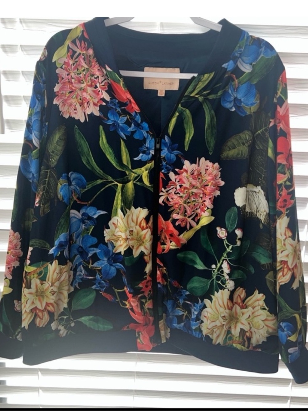 NAVY SATIN FLORAL PATTERNED BOMBER JACKET FROM GIBSON & LATIMER//SIZE 1X